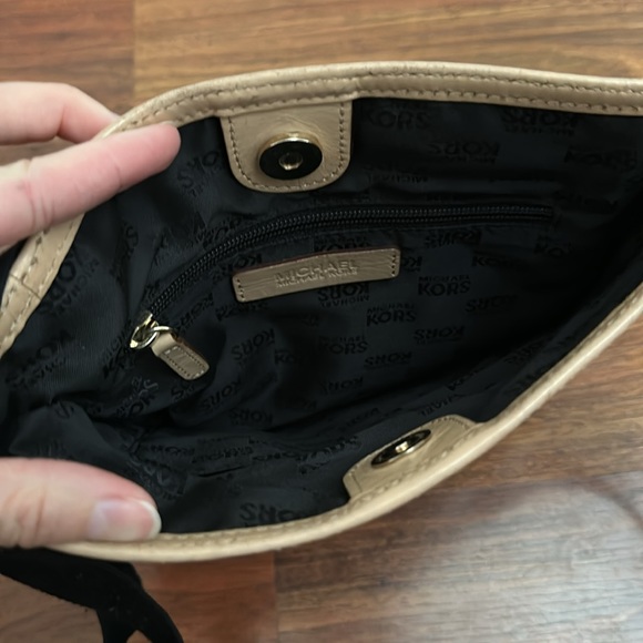 Michael Kors Patent Leather Adjustable Strap Crossbody Shoulder Bag Black - Picture 6 of 8